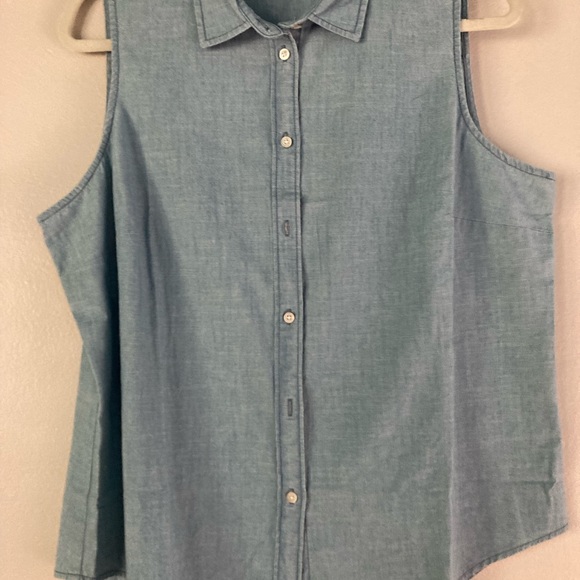NWT J Crew Sleeveless chambray button up shirt - Picture 4 of 6